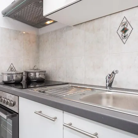 Bernardeta 2 3* Baška